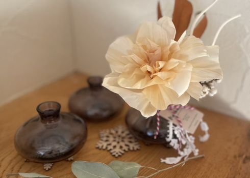 「かんな屑でつくるバレンタイン風ブーケ」